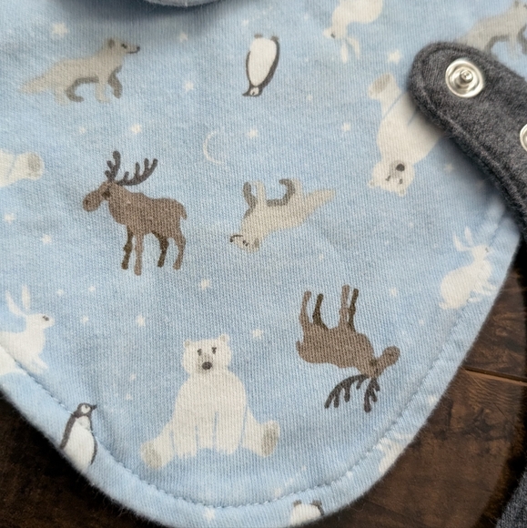 3/$30 Bundle of 4 small bibs - Picture 3 of 5